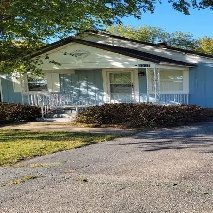 Buy this 3 bed house on 3305 East Enos Avenue in Springfield, IL 62702