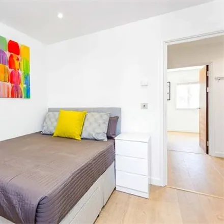Image 6 - 239 Walworth Road, London, SE17 1RL, United Kingdom - Apartment for rent