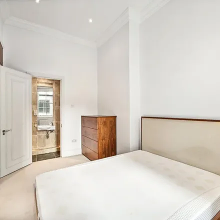 Image 2 - 212 Old Brompton Road, London, SW5 0BS, United Kingdom - Apartment for rent