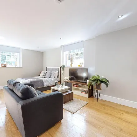 Rent this studio apartment on The Priory in Springfield Mount, Leeds