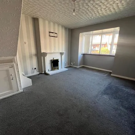 Rent this 2 bed townhouse on Glenmount Avenue in Coventry, CV6 6LU