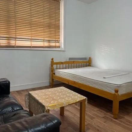 Image 3 - 8 Myrdle Street, St. George in the East, London, E1 1HA, United Kingdom - Apartment for rent