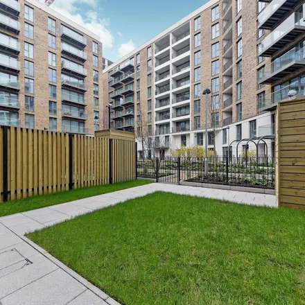Image 2 - Corsair House, 5 Starboard Way, London, E16 2NY, United Kingdom - Townhouse for rent