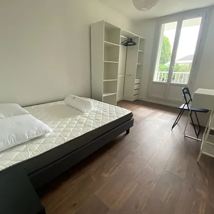 Rent this 4 bed apartment on 2 bis Boulevard Heurteloup in 37000 Tours, France