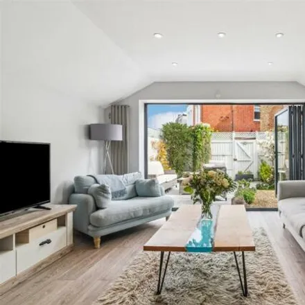 Buy this 2 bed apartment on Kingswood Road in London, W4 5ET