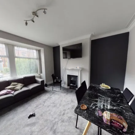 Image 5 - 32-76 Headingley Avenue, Leeds, LS6 3EJ, United Kingdom - Apartment for rent