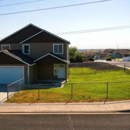 Buy this 3 bed house on 298 Sparrow Avenue in Umatilla, Umatilla County