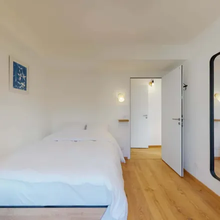 Rent this 1 bed apartment on 101 Boulevard du Maréchal de Lattre de Tassigny in 92150 Suresnes, France