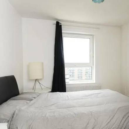 Image 4 - Columbia Point, Moodkee Street, Canada Water, London, SE16 7BH, United Kingdom - Apartment for sale