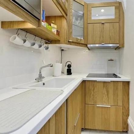 Image 5 - 63 Oxford Gardens, London, W10 5UL, United Kingdom - Apartment for sale