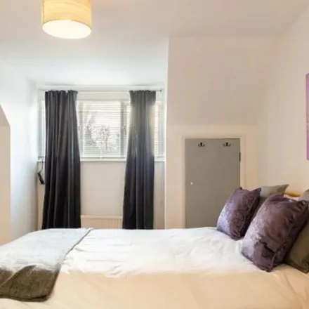 Image 2 - 14a Rickard Close, The Hyde, London, NW4 4XH, United Kingdom - Apartment for rent