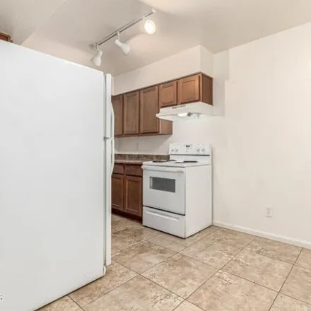 Image 8 - 3325 East Pinchot Avenue, Phoenix, AZ 85018, USA - Apartment for rent
