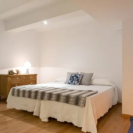 Image 1 - Calle Niña, 41008 Seville, Spain - Apartment for rent