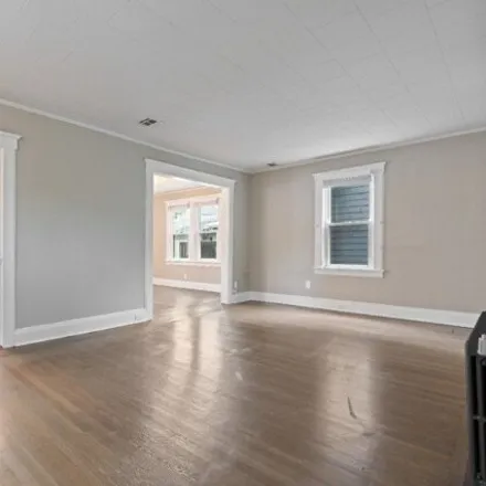 Image 4 - 177 Cypress Avenue, Bogota, Bergen County, NJ 07603, USA - House for sale