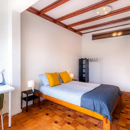 Rent this 6 bed apartment on Rua do Carvalhido 73 in Porto, Portugal