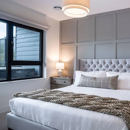 Rent this 3 bed apartment on Days Inn & Suites Revelstoke in 301 Wright Street, Revelstoke