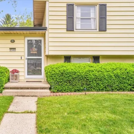 Image 4 - 2306 Southmoor Drive, Champaign, IL 61821, USA - House for sale
