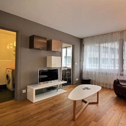 Image 2 - 50 Rue de l'Aqueduc, 75010 Paris, France - Apartment for rent