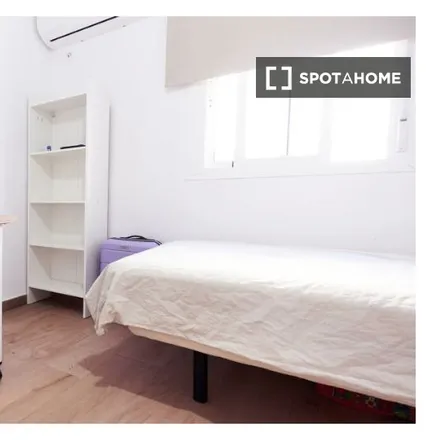 Rent this 3 bed room on Farmacia Recio Mir in Avenida Ramón y Cajal, 9