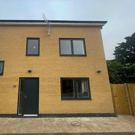 Rent this 6 bed duplex on Edgeware Road in Kingswood, BS16 4LZ