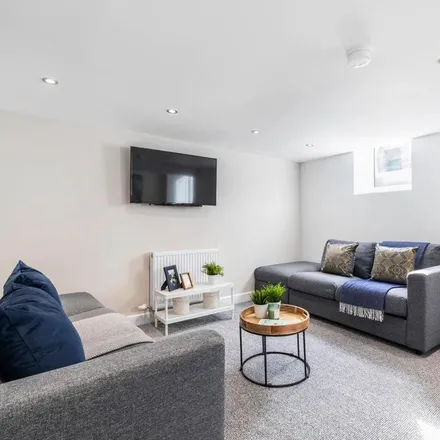 Image 3 - Harold Grove, Leeds, LS6 1PH, United Kingdom - House for rent