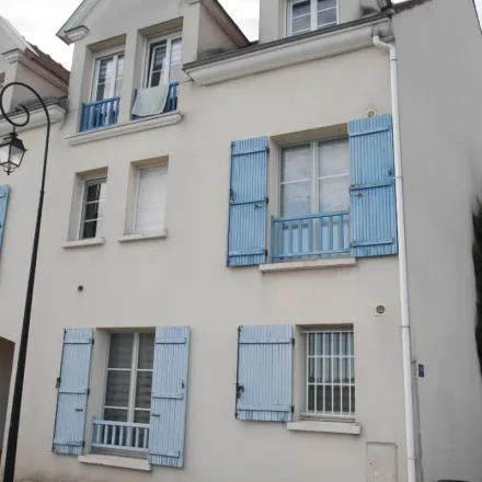 Rent this 2 bed apartment on 17 Avenue du Maréchal Juin in 78420 Carrières-sur-Seine, France