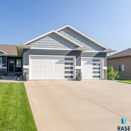 Buy this 3 bed house on 5305 South Yarrow Trail in Sioux Falls, SD 57108