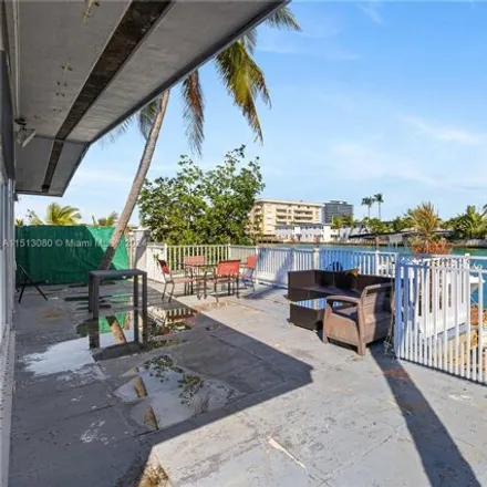 Image 8 - 8221 Crespi Boulevard, Miami Beach, FL 33141, USA - House for sale