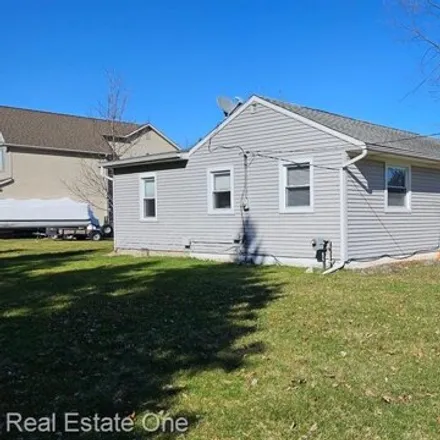 Image 3 - 13859 10 Mile Road, Green Oak Charter Township, MI 48178, USA - House for rent