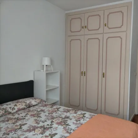 Rent this 3 bed room on Ronda Sur in 28053 Madrid, Spain
