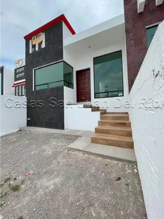 Buy this studio house on Bodega Aurrera in Avenida Castillo de Chapultepec, 76803 San Juan del Río