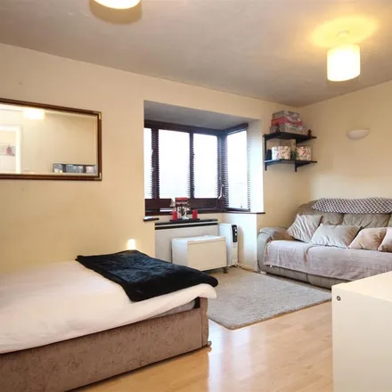 Rent this studio apartment on 60-75 Cotton Avenue in London, W3 6YE