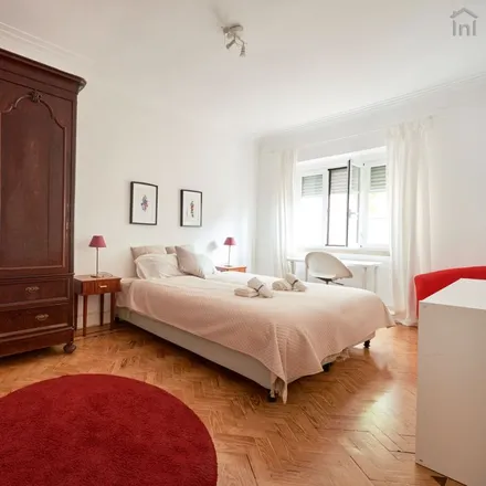 Rent this 7 bed room on Alameda Dom Afonso Henriques