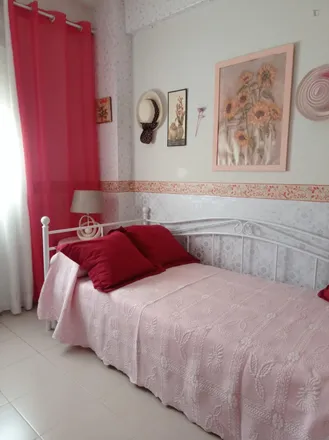 Rent this 3 bed room on Calle José María Pemán in 4C, 28806 Alcalá de Henares