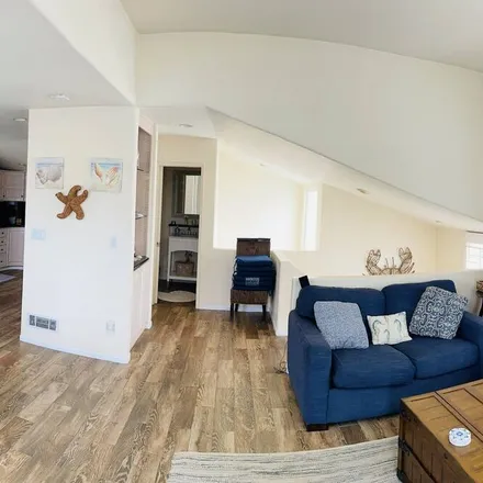 Rent this 4 bed condo on Solana Beach in CA, 92075