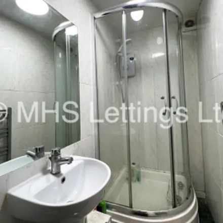 Image 5 - Back Delph Mount, Leeds, LS6 2HS, United Kingdom - Apartment for rent