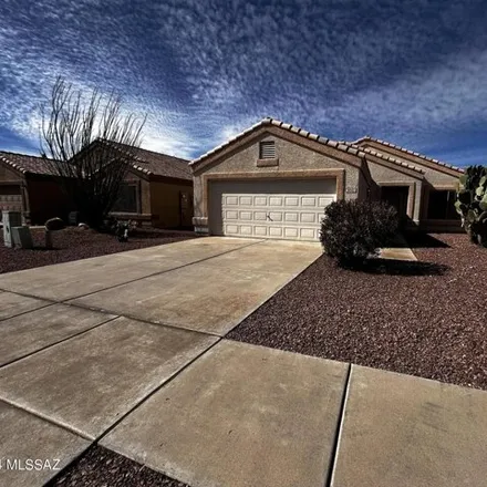 Rent this 3 bed house on 8444 South Via de Roberto in Tucson, AZ 85747