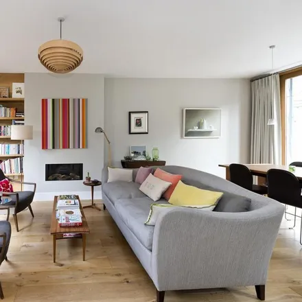 Rent this 3 bed house on 11 Boyne Terrace Mews in London, W11 3LR