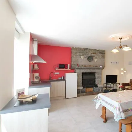 Rent this 3 bed townhouse on 50220 Céaux