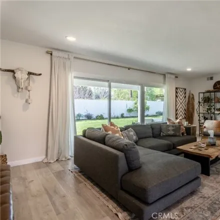 Image 6 - Hossein Kordlou, 5749 Larryan Drive, Los Angeles, CA 91307, USA - House for sale