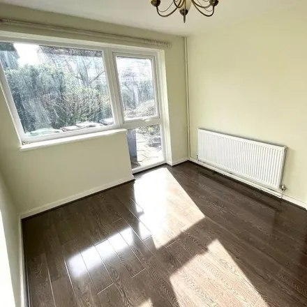 Image 7 - Plantation Gardens, Harewood, LS17 8ST, United Kingdom - Duplex for rent