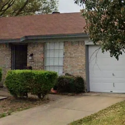 Image 2 - 501 Barkridge Trail, Burleson, TX 76028, USA - House for rent