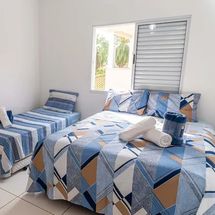 Rent this 4 bed house on Rua Manoel Brazil Camargo in Jardim Continental, Marília - SP
