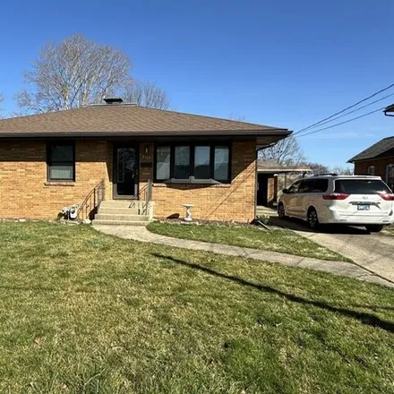 Buy this 3 bed house on 2127 9th Street in Peru, IL 61354