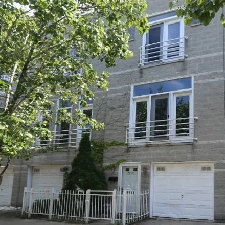 Rent this 4 bed townhouse on 2205 West Ohio Street in Chicago, IL 60622