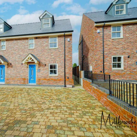 Rent this 4 bed duplex on Leigh Road in Howe Bridge, M46 0SE