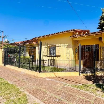Buy this 3 bed house on Pedro Elustondo 5002 in Partido de Quilmes, Ezpeleta