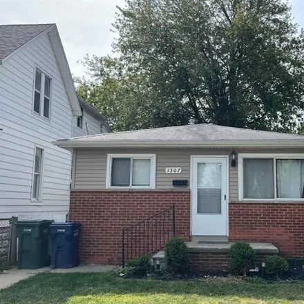 Rent this 3 bed house on 1307 Pagel Ave in Lincoln Park, Michigan