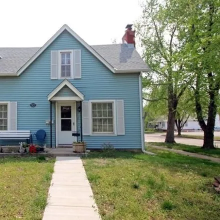 Buy this 4 bed house on 109 North Walnut Street in Newton, KS 67114