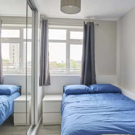 Rent this 5 bed room on Fellows Court in London, E2 8LE